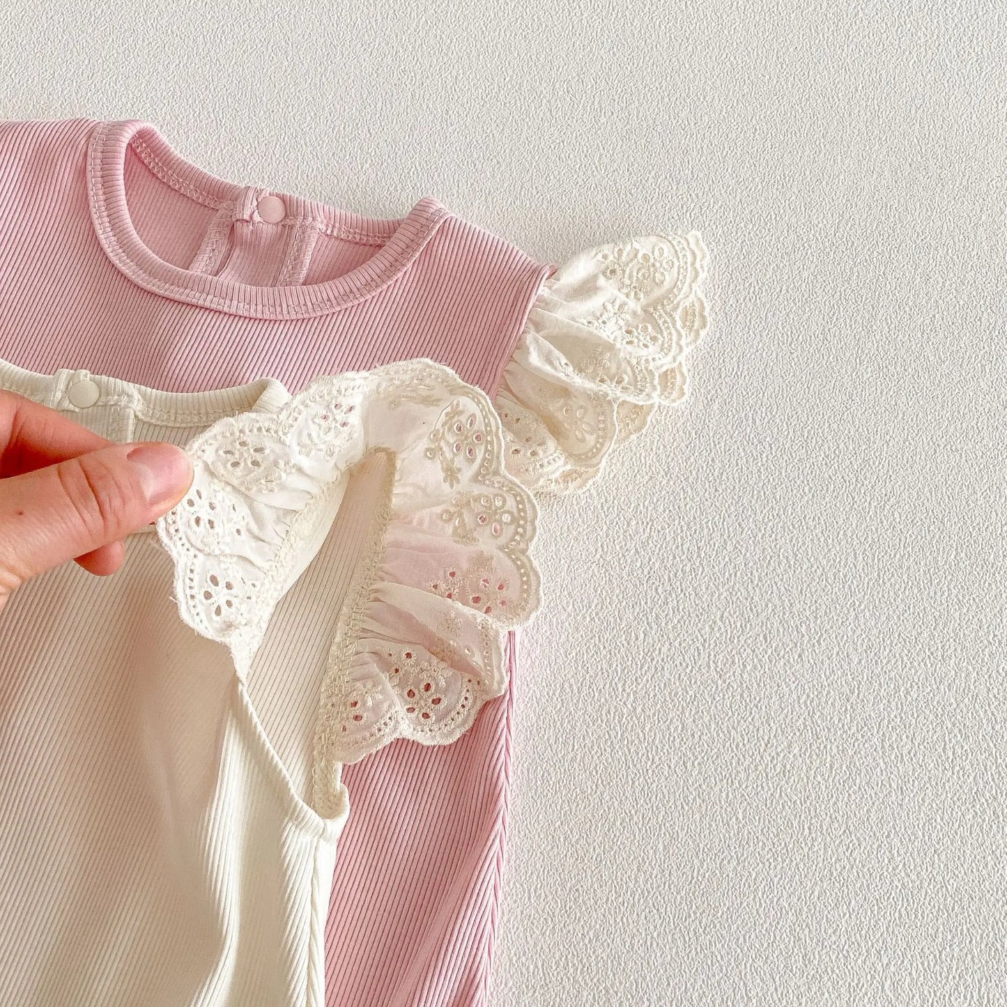 Baby Girl Sleeveless Bodysuit White Pink Lace Ruffle Sleeves